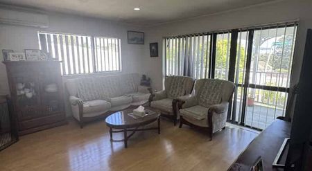 Looking for a home with great street appeal? - Photo 5