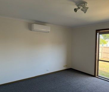 Stylish, Move-In Ready Home with Courtyard & Double Garage - Photo 3