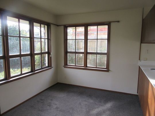 Riccarton – 3 Bedroom, 2 heat pumps, Large Double garage - Photo 1