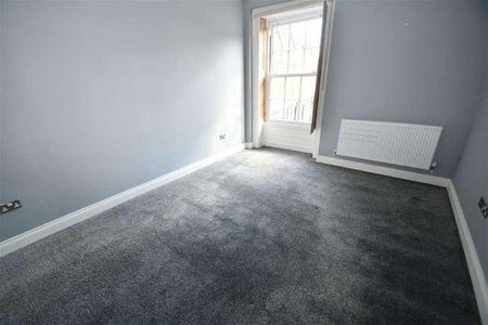 Bedroom Top Floor Apartment In Midhurst, GU29 - Photo 2