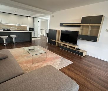 Apartament cu 4 camere de închiriat - Fotografie 2