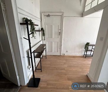1 bedroom in a flat share to rent - Photo 2