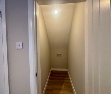 2 bedroom mews to rent - Photo 3