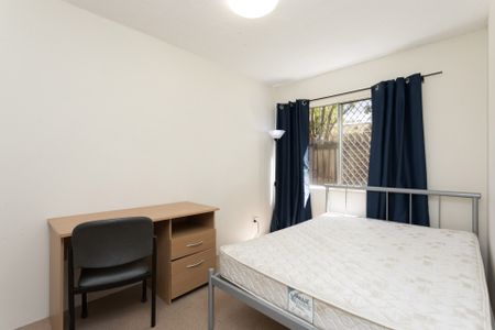 2/113 Sir Fred Schonell Drive, St Lucia, QLD 4067 - Photo 2