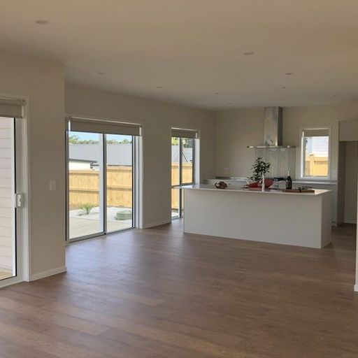 Massive 5-Bedroom Family Home with 3 Bathrooms - Photo 1