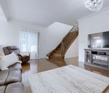 For Lease - 194 Tom Taylor Crescent, Newmarket, Ontario - Photo 3