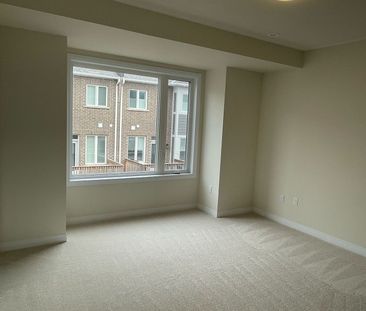 Townhouse For Lease | W8086538 - Photo 2