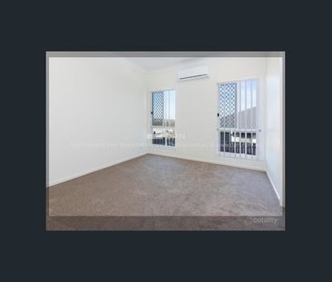 Modern Residence with Scenic Views - Photo 5