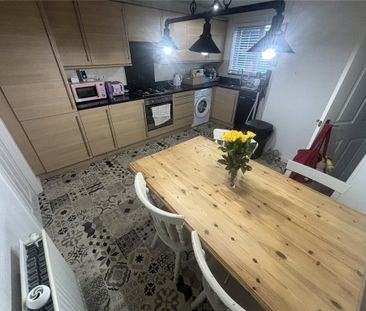 3 bedroom semi-detached house to rent - Photo 6