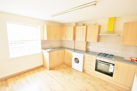3 bedroom flat to rent - Photo 5