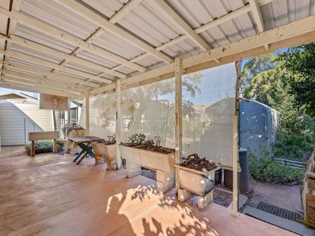 Charming 3-Bedroom Home in Glenvale. - Photo 2