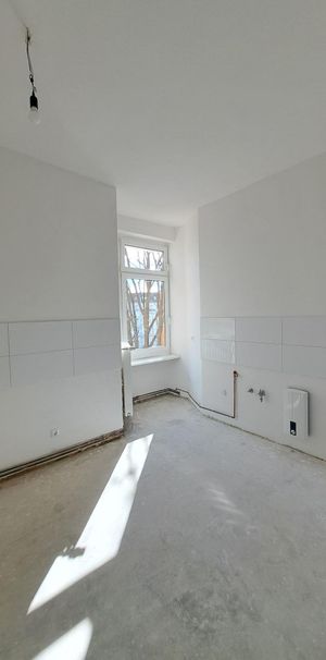 2-Zimmer-Altbuawohnung mit Balkon sucht renovierungsfreudige Mieter! - Photo 1
