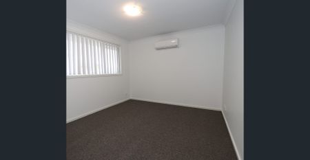 MODERN TOWNHOUSE PERFECT FOR UNI STUDENTS - Photo 2