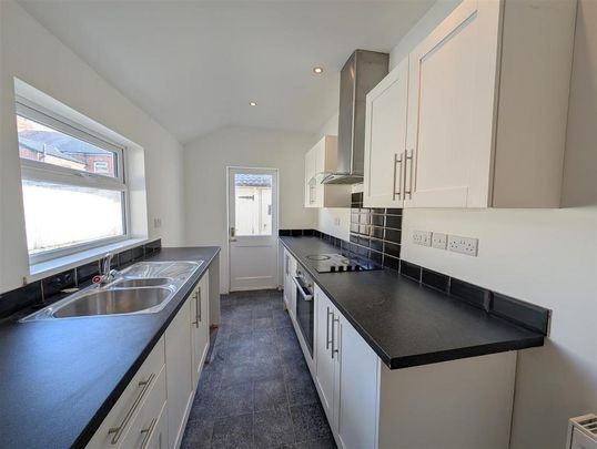2 bedroom terraced house to rent - Photo 1