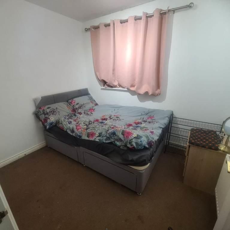 1 bedroom in a house share to rent - Photo 1