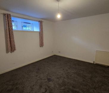 2 bedroom ground floor flat to rent - Photo 5