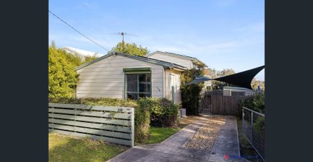 Beautifully Presented Family Home in Peaceful Cowes Location - Photo 5