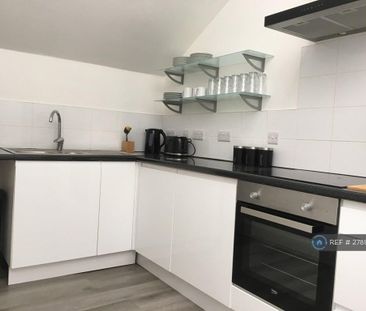 1 bedroom in a house share to rent - Photo 4