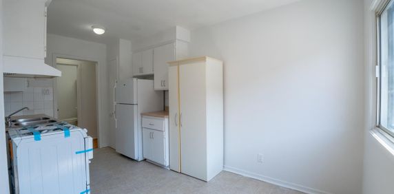 1 Bed, 1 Bath - 575 32e Avenue, Lachine - Photo 2
