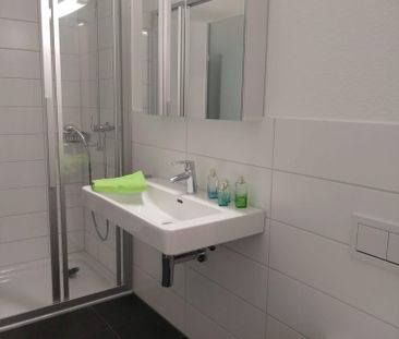 Traumhafte 3.5-Zimmer-Attikawohnung mit grosser Loggia & Terrasse direkt am Bahnhof in Suhr - Foto 3