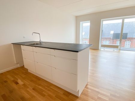 Nybygget 4-værelses lejlighed med central beliggenhed - Foto 5