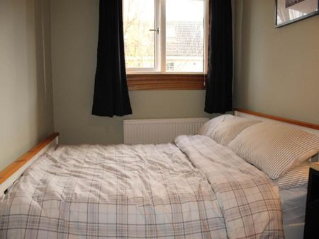 2 bedroom semi-detached villa to rent - Photo 3