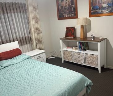 Cranbourne East - Photo 3