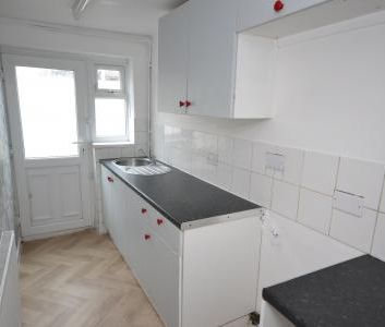 2 bedroom Terraced House To Let - Photo 4