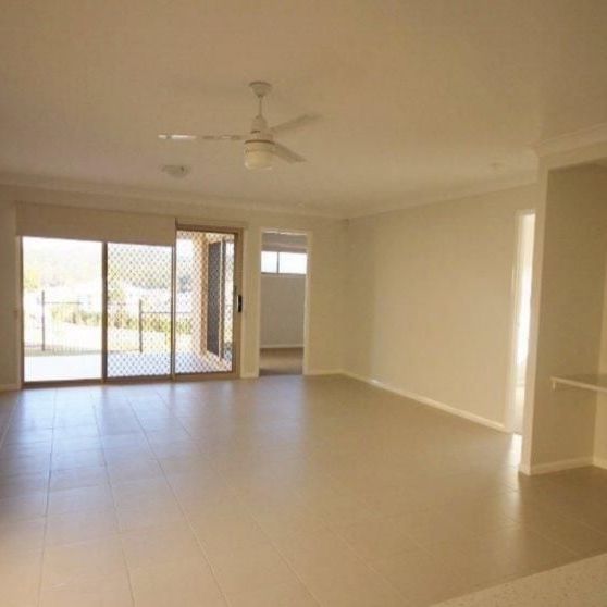 Easy Living in Pimpama – Stylish Family Home with Space to Grow - Photo 1