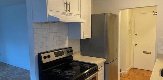 / 1br - 613 sf KITSILANO - 1 BR + 1 BATH pet friendly - Photo 2