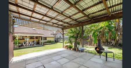 Charming Country-Cottage Style Home – Steps to Morningside Central & Transport - Photo 5