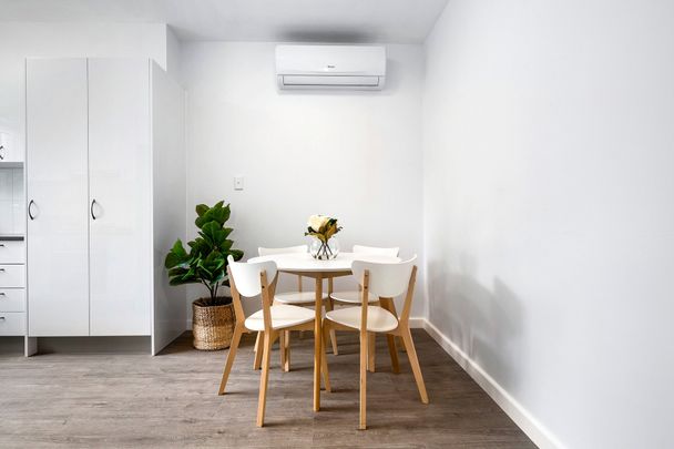 Sleek, spacious and sunlit - Photo 1