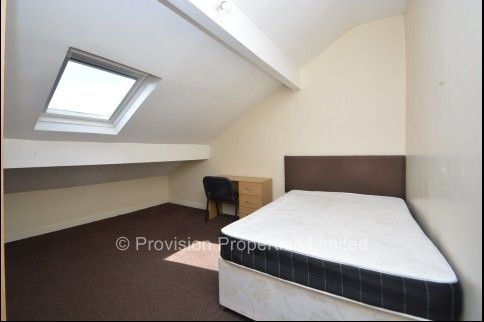 2 Bedroom Houses in Hyde Park, Leeds - Photo 1