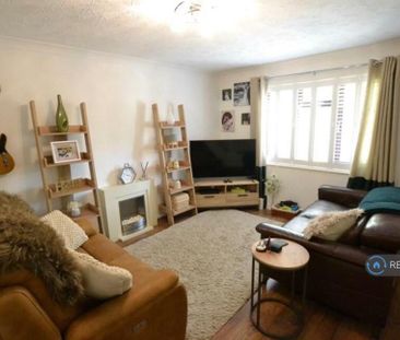 3 bedroom semi-detached house to rent - Photo 2