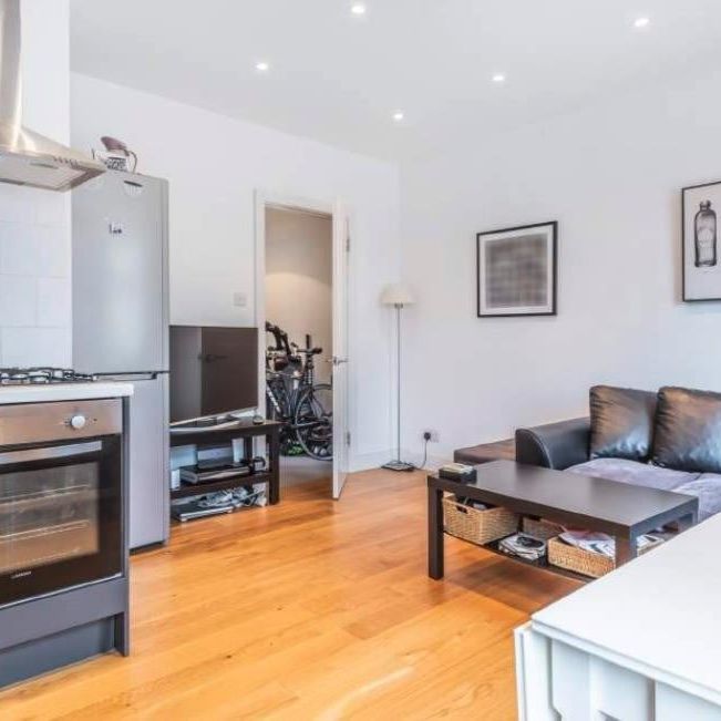 2 Bed Flat, Haydons Road, SW19 - Photo 1