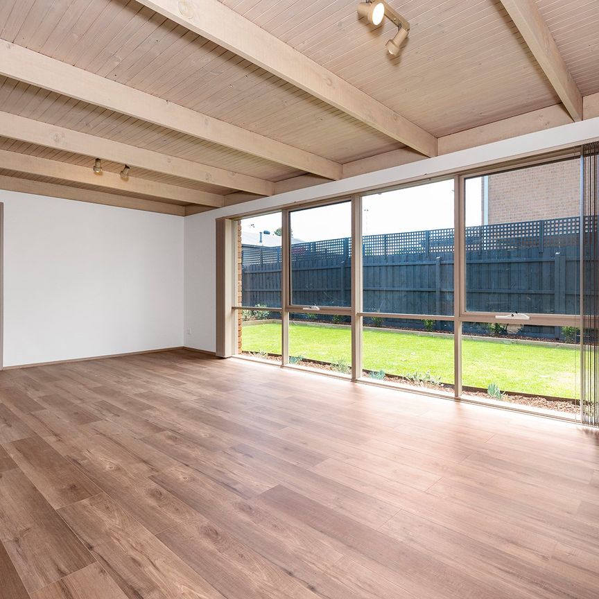 Please contact Molly Rogerson to arrange an inspection; SandringhamPM2@hodges.com.au - Photo 1