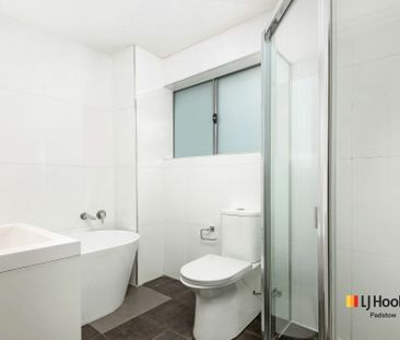 Modern 2-Bedroom Unit in Prime Parramatta Location - Photo 3
