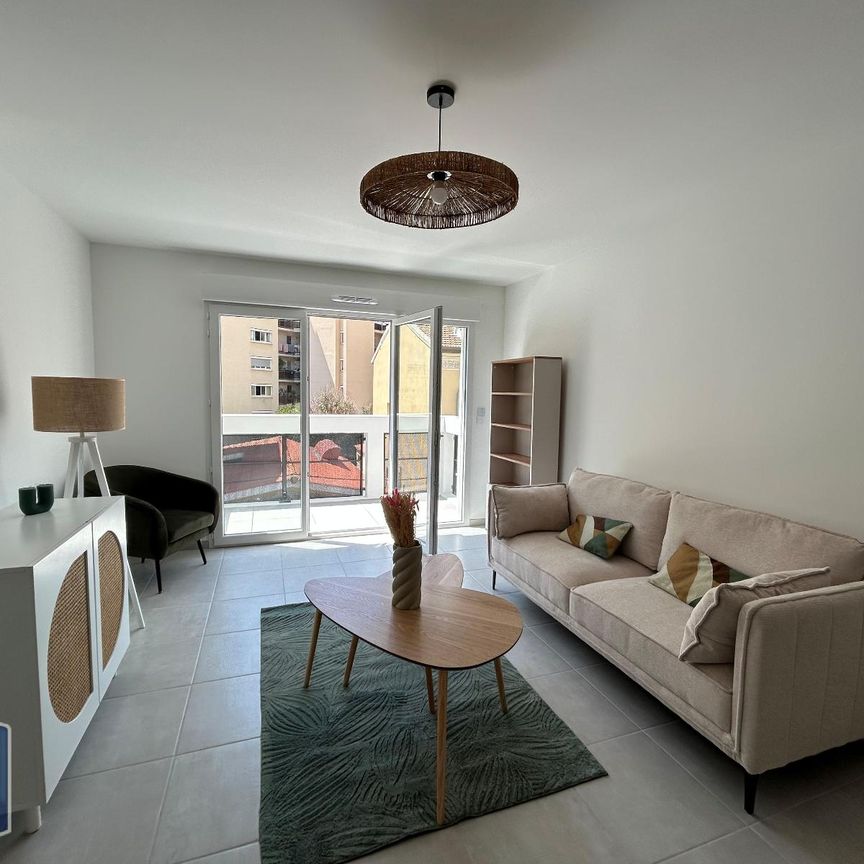 Location Appartement 3 pièces 61m² NICE 06300 - Photo 1