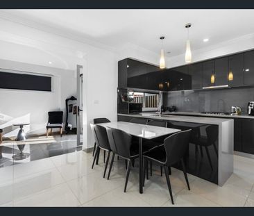 MODERN 2-BEDROOM GRANNY FLAT IN PRIME LOCATION - Photo 1