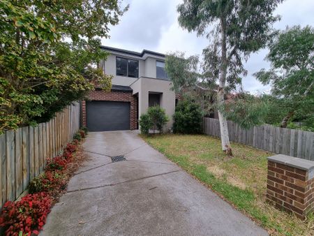Spacious 4 Bedroom Townhouse in Clayton&period;&period;&period;&period;&period;&period; - Photo 2