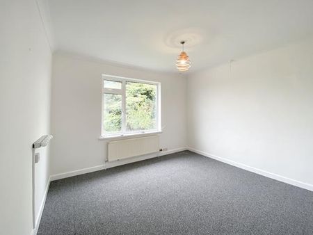 3 bedroom semi-detached bungalow to rent - Photo 3