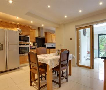 4 bedroom detached house to rent - Photo 4