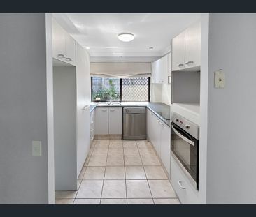 195 Mildura Drive, Helensvale, Qld 4212 - Photo 6