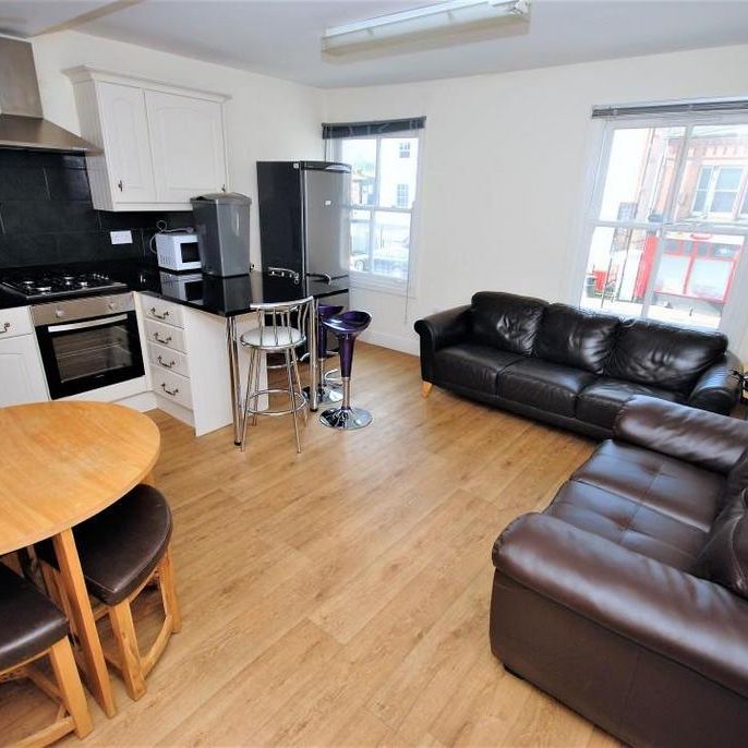 6 bedroom flat to rent - Photo 1