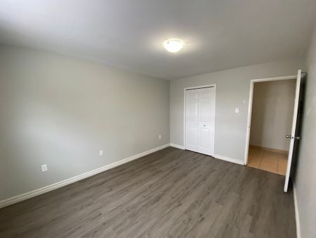 One Bedroom Apartment - Photo 3