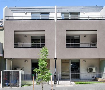 Studio Living in The Heart of Carlton! - Photo 3