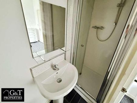 Maypole Hill, Halesowen, B63 - Photo 4