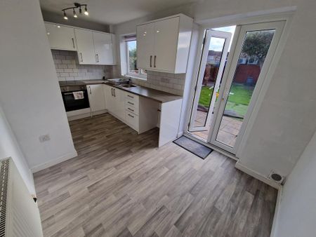 3 bedroom end of terrace house to rent - Photo 5