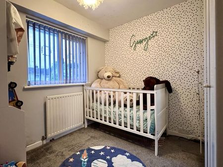 4 bedroom semi-detached house to rent - Photo 4