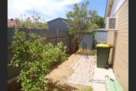 Two bedroom unit in quiet location - Photo 4